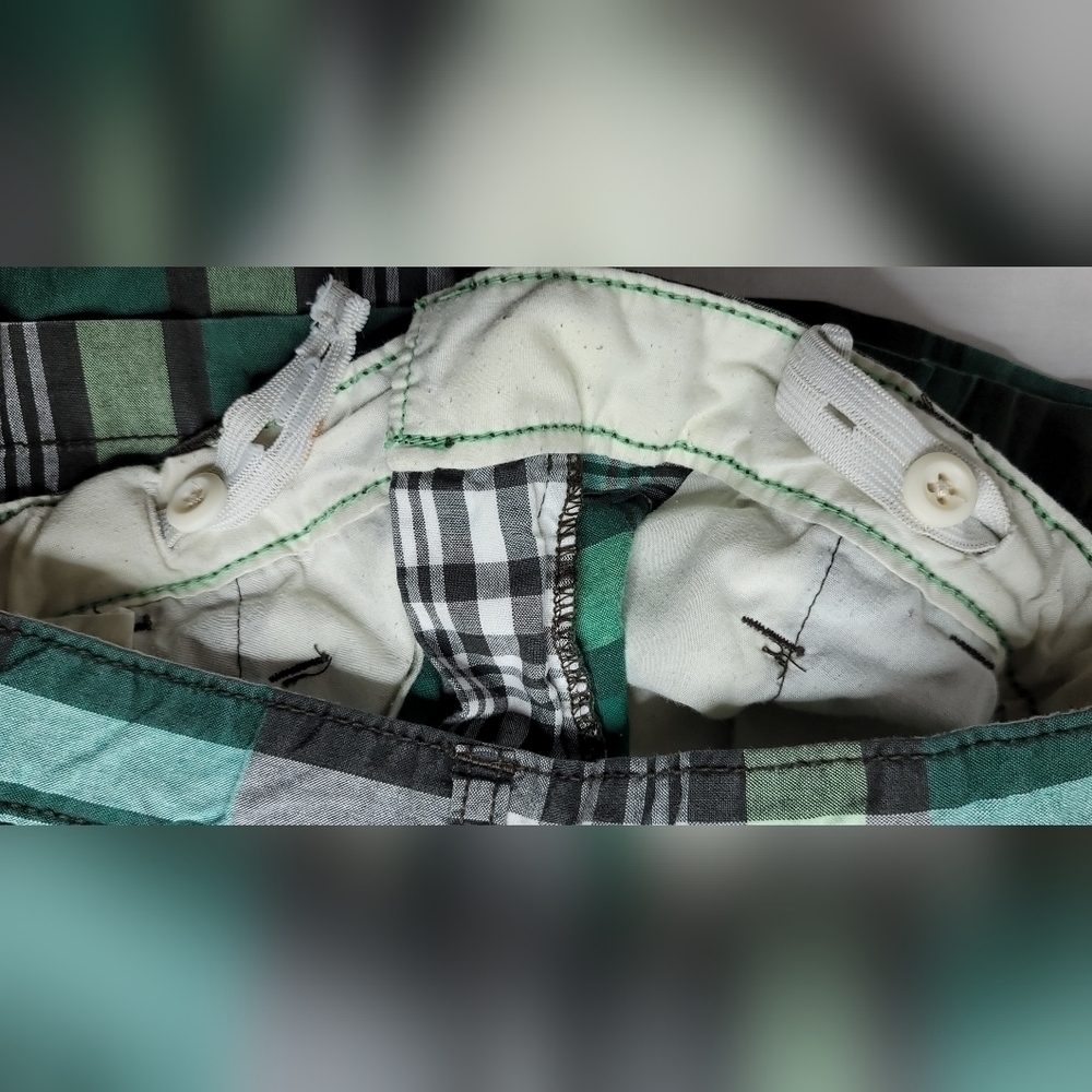 Old Navy Green and White Plaid Little Boy's Dress Shorts Size 6 - Picture 9 of 14